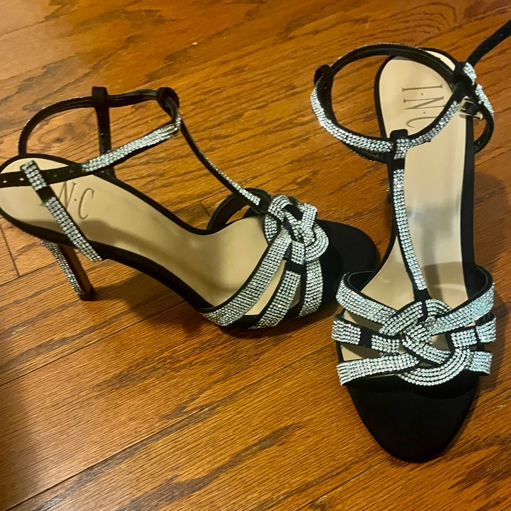 INC International Concepts Black and Silver Knotted Heels